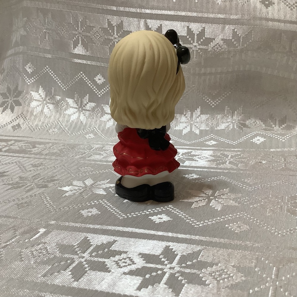 Precious Moments Figurine #171001 Share The Gift Of Love 2016 Porcelain - Picture 5 of 11